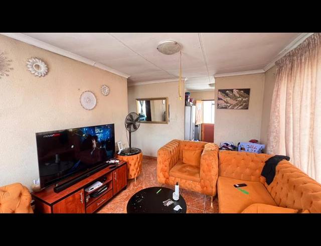 2 BEDROOM HOUSE FOR SALE IN MERITENG